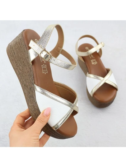 Dámské sandály na platformě bílé a zlaté model 21904971 - S.Barski Dámské sandály na platformě bílé a zlaté model 21904971 - S.Barski