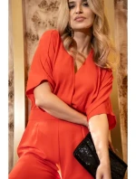 Kombinéza se širokými nohavicemi a výstřihem korálová model 20966139 - STYLOVE Kombinéza se širokými nohavicemi a výstřihem korálová model 20966139 - STYLOVE