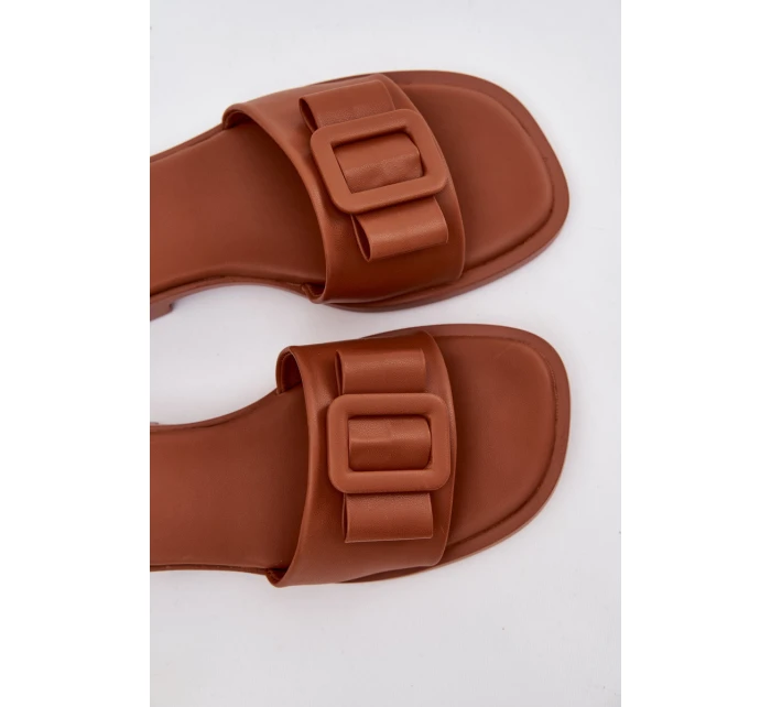 Dámské nazouváky na ploché podrážce s přezkou Camel model 21900536 - Boto Dámské nazouváky na ploché podrážce s přezkou Camel model 21900536 - Boto