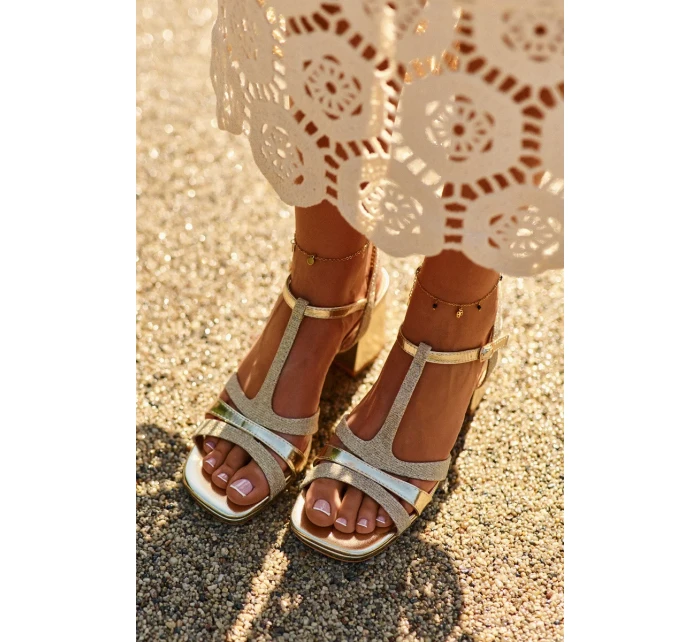 Dámské sandály na vysokém podpatku vyrobené z eko kůže, zlatá Lyana Dámské sandály na vysokém podpatku vyrobené z eko kůže, zlatá Lyana