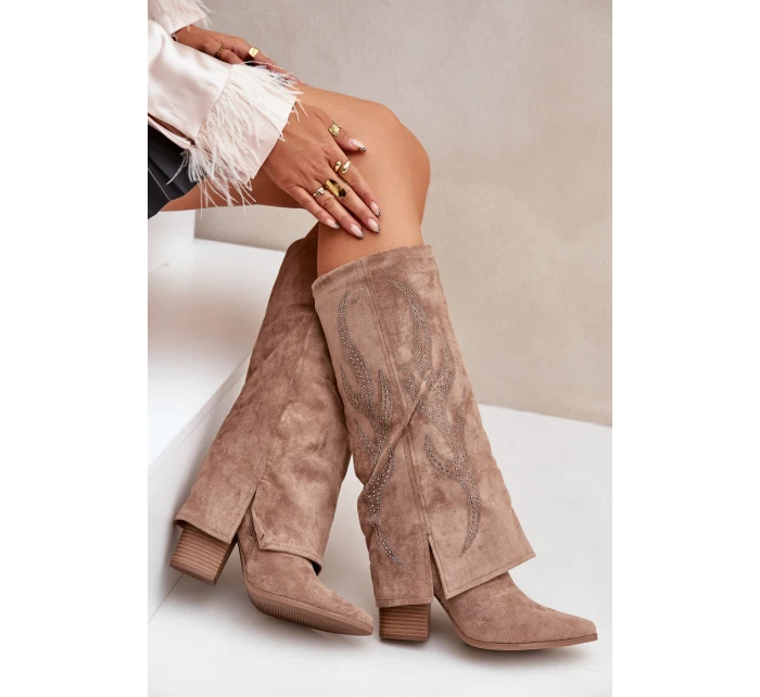 Zdobené Kozačky S Ohnutým Štítem Na Podpatku Tmavě Béžové Ivilta