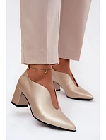 Kožené dámské lodičky na podpatku model 22125761 Zlato - Maciejka