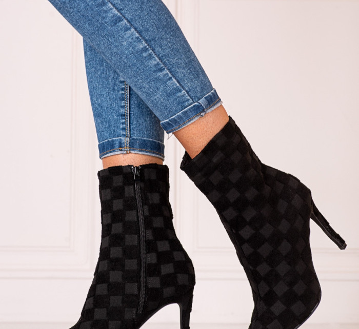 Exkluzívní dámské  kotníčkové boty černé na jehlovém podpatku