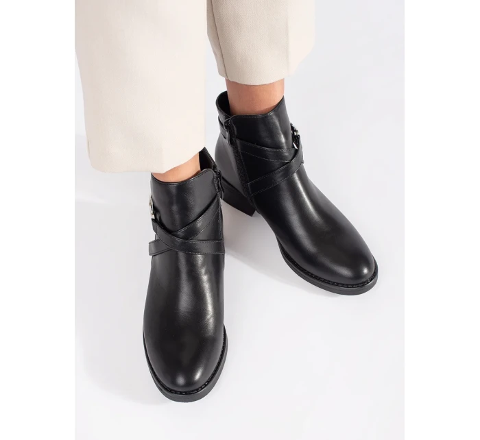 Komfortní kotníčkové boty dámské na plochém podpatku Komfortní kotníčkové boty dámské na plochém podpatku
