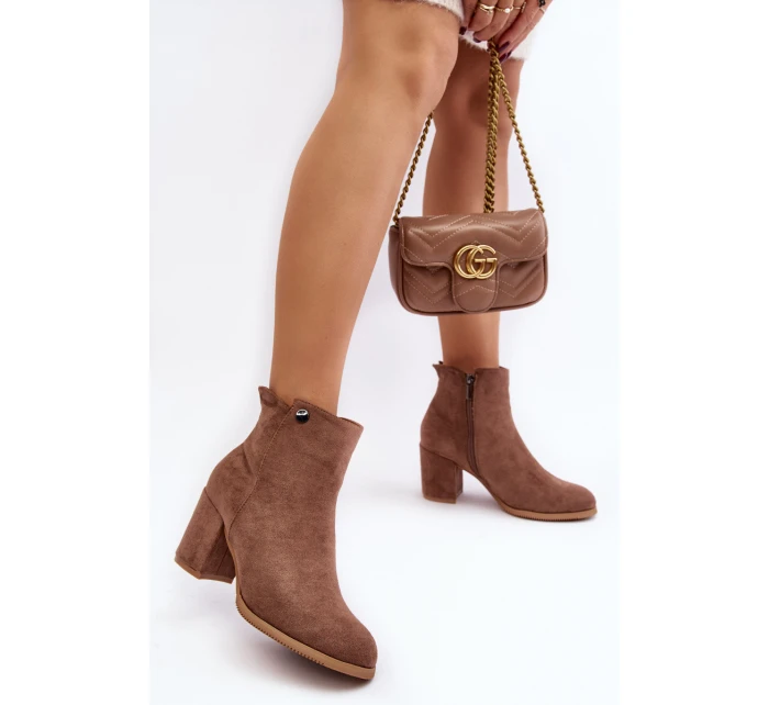 Zamšové dámské botky na podpatku hnědé Selela Zamšové dámské botky na podpatku hnědé Selela