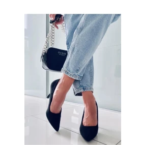 Dámské lodičky na jehlovém podpatku model 19431098 černé - Inello