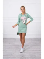 Šaty s delšími zády a barevným potiskem tmavě mátové barvy Šaty s delšími zády a barevným potiskem tmavě mátové barvy