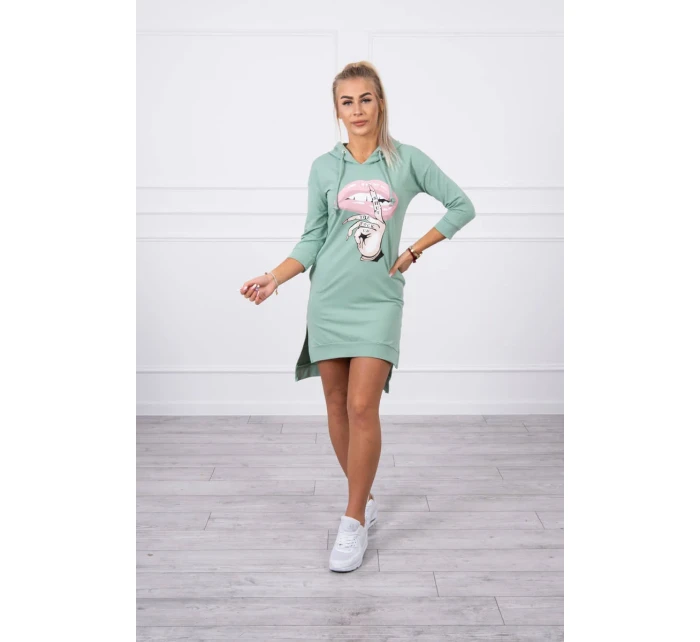 Šaty s delšími zády a barevným potiskem tmavě mátové barvy Šaty s delšími zády a barevným potiskem tmavě mátové barvy