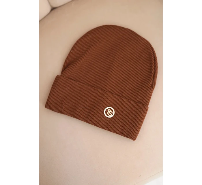 Dámská čepice z modalu a viskózy s ozdobným knoflíkem světle hnědá Dámská čepice z modalu a viskózy s ozdobným knoflíkem světle hnědá