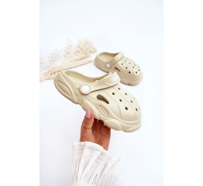 Dětské pěnové pantofle Crocs Béžove model 21624118 - Boto