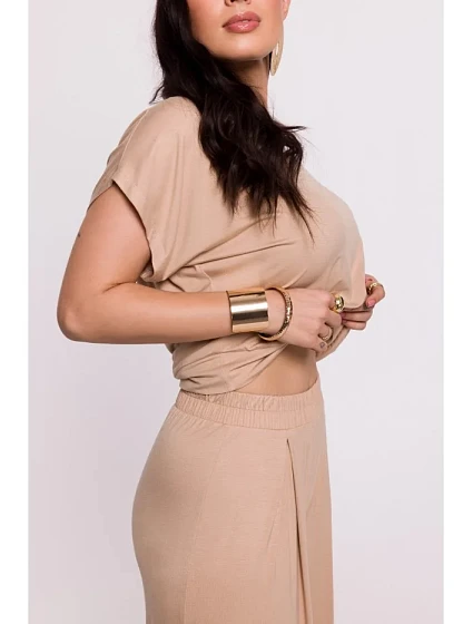 model 19670617 Kalhoty z viskózy s elastickým pasem cappuccino - BeWear model 19670617 Kalhoty z viskózy s elastickým pasem cappuccino - BeWear