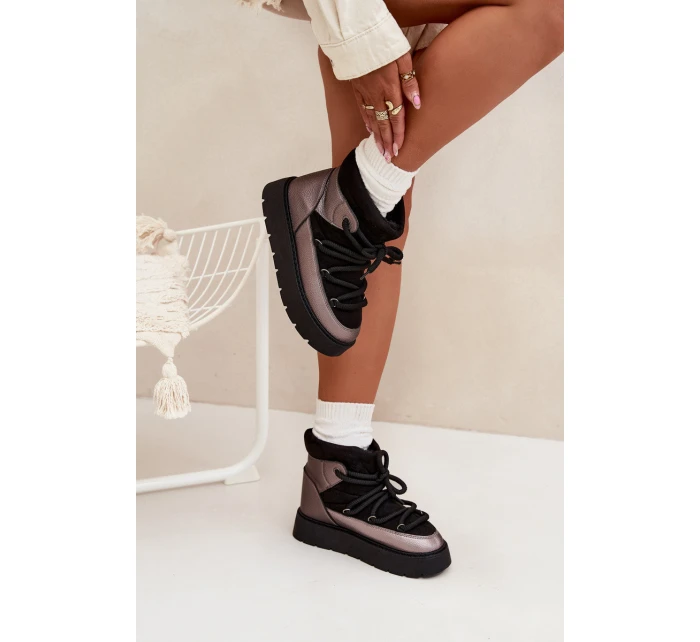 Dámské nízké sněhule s hřejivým kožíškem a silným šněrováním Xarina – černé Dámské nízké sněhule s hřejivým kožíškem a silným šněrováním Xarina – černé