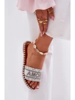 Dámské Pantofle Na Plochém Podpatku Se Zdobením Bílé Dorfedi Dámské Pantofle Na Plochém Podpatku Se Zdobením Bílé Dorfedi