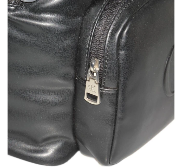 Kožený batoh na notebook Calvin Klein černý - model 21931330 Kožený batoh na notebook Calvin Klein černý - model 21931330