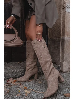 kozačky s podpatkem s ozdobnými detaily béžové model 21714811 - Boto