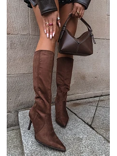 Dámské zateplené kozačky na zip s vysokým podpatkem model 22360406 hnědé - Boto