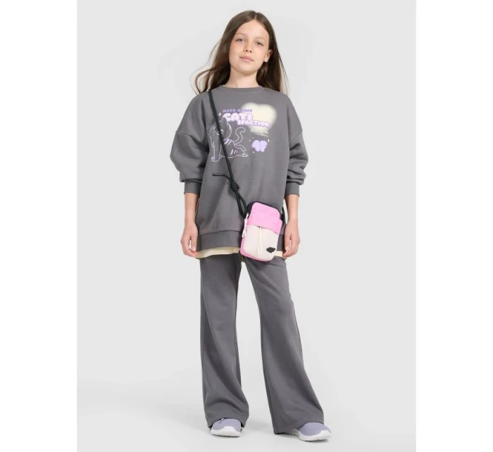 Dívčí mikina oversize bez kapuce 4F 4FJRAW25TSWSF2438-22S Dívčí mikina oversize bez kapuce 4F 4FJRAW25TSWSF2438-22S