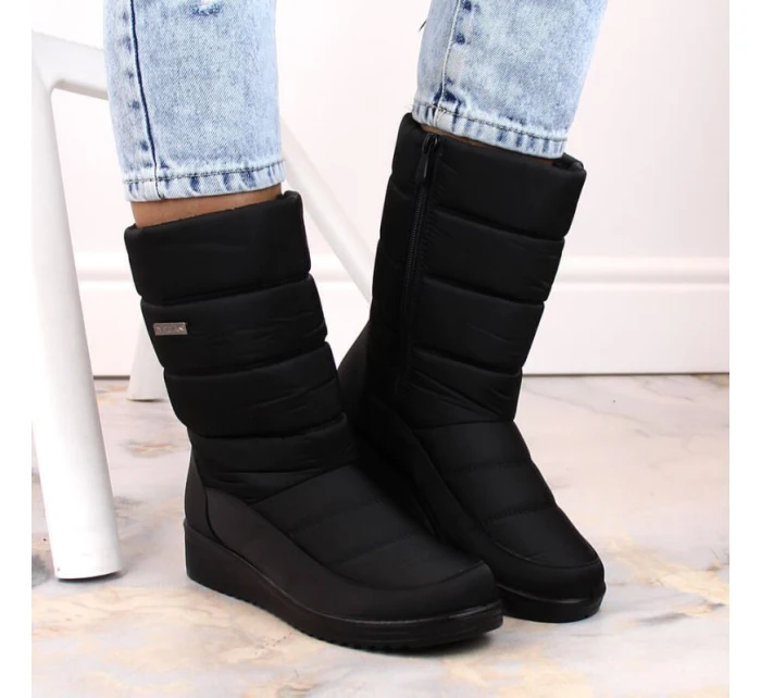 Sněhule vysoké Novinky W EVE436A černá