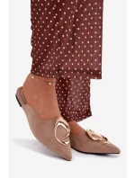 Dámské nazouváky s ozdobným zlatým detailem tmavě béžové model 21918971 - Boto Dámské nazouváky s ozdobným zlatým detailem tmavě béžové model 21918971 - Boto