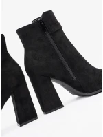Trendy kotníčkové boty černé dámské na širokém podpatku Trendy kotníčkové boty černé dámské na širokém podpatku
