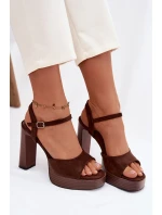 Dámské sandály na podpatku a platformě z eko semiše čokoládové model 21943409 - Boto