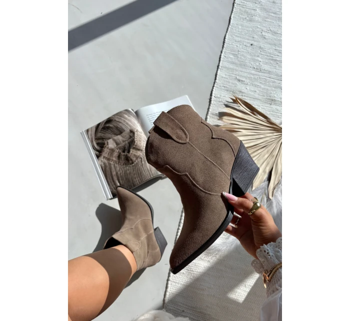 Dámské kovbojské kotníkové boty z přírodní velurové kůže Beretta – béžové