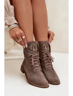 semišové workery s zlatým detailem na tmavě béžové model 21707504 - Zazoo semišové workery s zlatým detailem na tmavě béžové model 21707504 - Zazoo