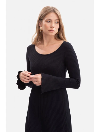 Midi šaty z úpletu černé model 21379966 - BeWear