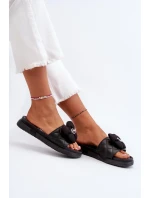 Dámské pantofle se zdobením na nízké platformě, černá cedrella Dámské pantofle se zdobením na nízké platformě, černá cedrella