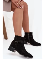 Dámské kozačky z přírodního semiše na klínu zateplené model 21715520 Černé - D&A Dámské kozačky z přírodního semiše na klínu zateplené model 21715520 Černé - D&A