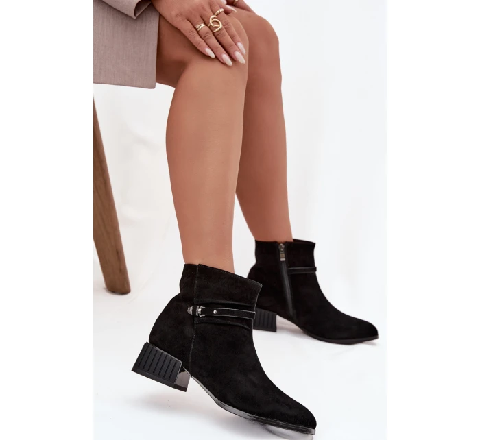 Dámské kozačky z přírodního semiše na klínu zateplené model 21715520 Černé - D&A Dámské kozačky z přírodního semiše na klínu zateplené model 21715520 Černé - D&A