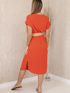 Šaty s ozdobným páskem tmavě oranžová