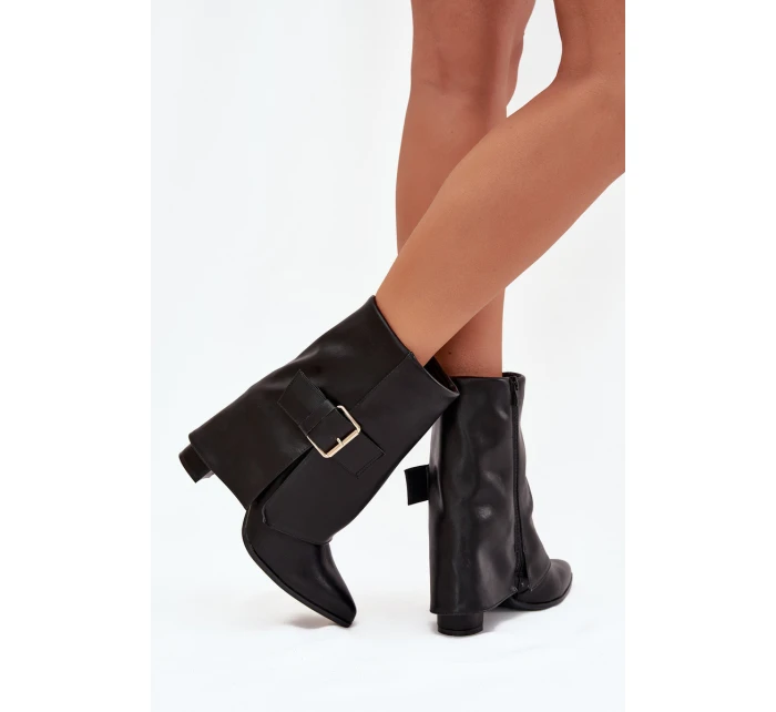 Zateplené boty na podpatku s ohrnutým svrškem a zlatou sponou černé model 21706572 - Boto Zateplené boty na podpatku s ohrnutým svrškem a zlatou sponou černé model 21706572 - Boto