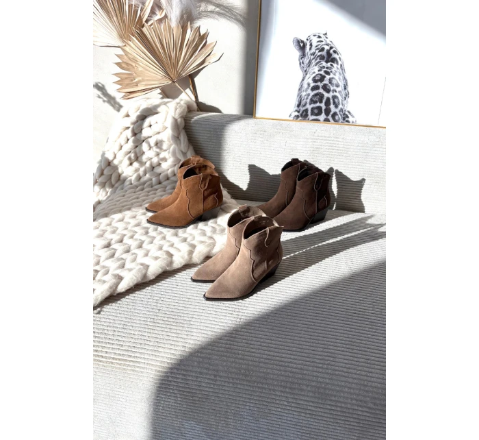 Nazouvací dámské kovbojky z přírodního semiše camel model 21713728 - Boto Nazouvací dámské kovbojky z přírodního semiše camel model 21713728 - Boto