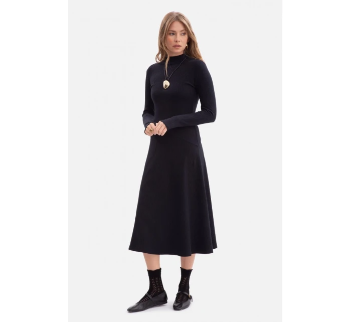 model 21379828 Žebrované midi šaty s asymetrickým pasem černé - BeWear