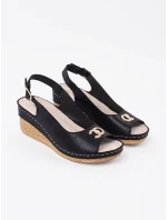 Originální dámské černé sandály na klínku Originální dámské černé sandály na klínku