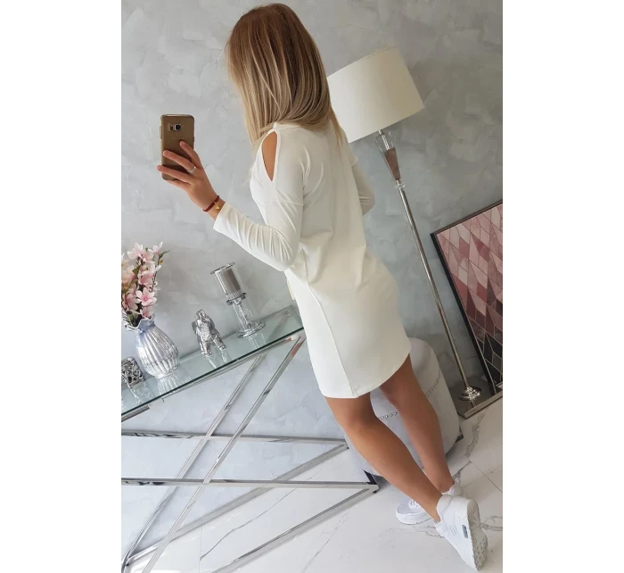 Šaty s model 18744102 a barevnou 3D mašlí ecru - K-Fashion Šaty s model 18744102 a barevnou 3D mašlí ecru - K-Fashion