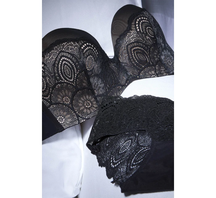 black model 18733719 - Wonderbra