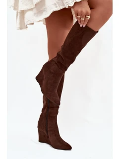 Zateplené dámské kozačky na klínu čokoládové model 21705078 - Boto