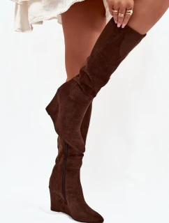 Zateplené dámské kozačky na klínu čokoládové model 21705078 - Boto