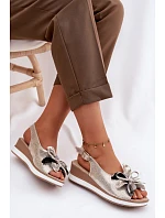 Kožené sandály na platformě s ozdobou model 22101402 Zlaté - S.Barski