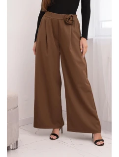 Dámské kalhoty elegantní se širokou nohavicí a ozdobným květem světle hnědé