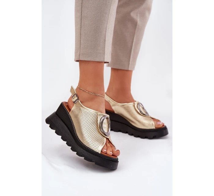 Kožené Dámské Sandály Na Klínu S Ozdobou Artiker model 21695639 Zlaté - Boto