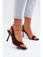 Dámské sandály na podpatku z eko semiše čokoládové model 21951621 - Boto