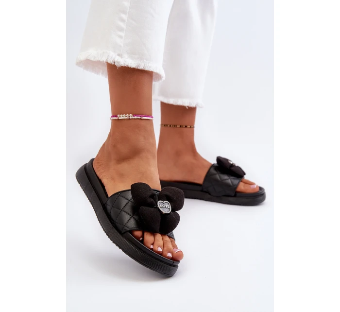 Dámské žabky s ozdobou na nízké platformě černé Cedrella Dámské žabky s ozdobou na nízké platformě černé Cedrella