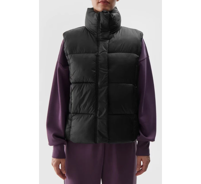 Pánská Bezrukávová Pěnová Vesta Se Syntetickým Výplní Černá 4F 4FWAW24TVJAF140-20S Pánská Bezrukávová Pěnová Vesta Se Syntetickým Výplní Černá 4F 4FWAW24TVJAF140-20S