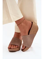 model 22125915 semišové dámské pantofle na korkové platformě tmavě béžové - Zazoo