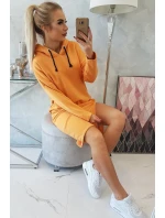 Šaty s kapucí a bočním rozparkem broskvové Šaty s kapucí a bočním rozparkem broskvové