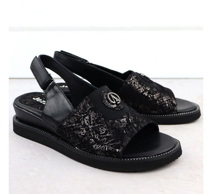 Dámské sandály s gumou černé model 22051713 - JEZZI Dámské sandály s gumou černé model 22051713 - JEZZI