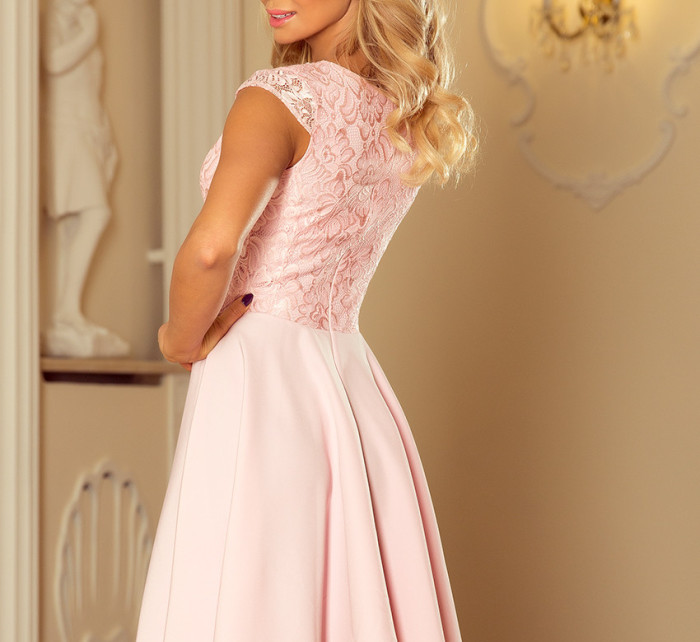 Dámské šaty v pastelově růžové barvě s krajkou model 5917664